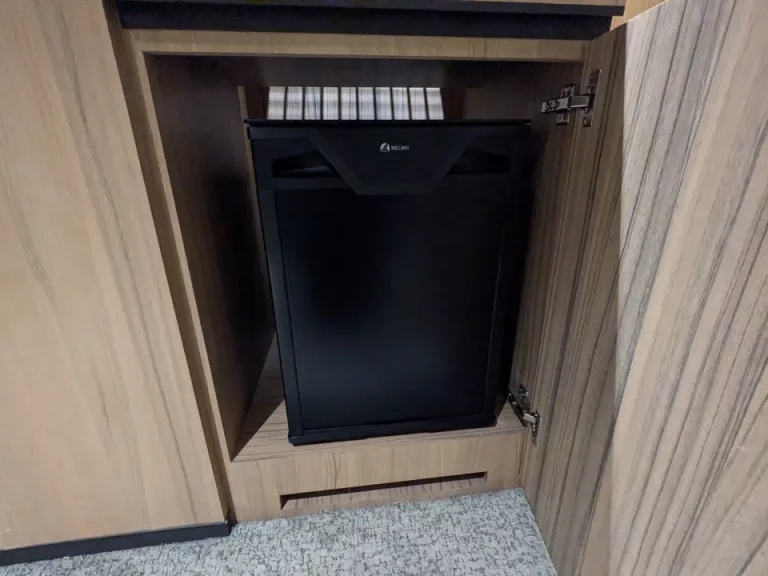 冷蔵庫閉じた状態