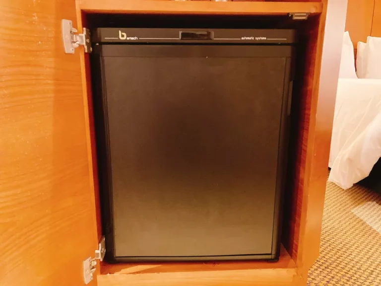 冷蔵庫閉じた状態