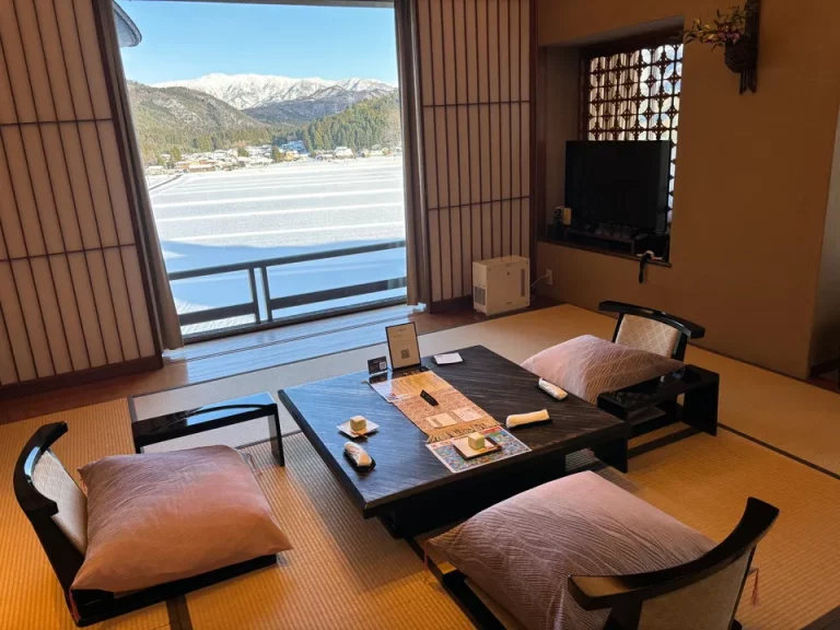 客室入口側から