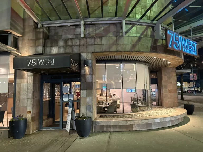 1階レストラン 75WEST