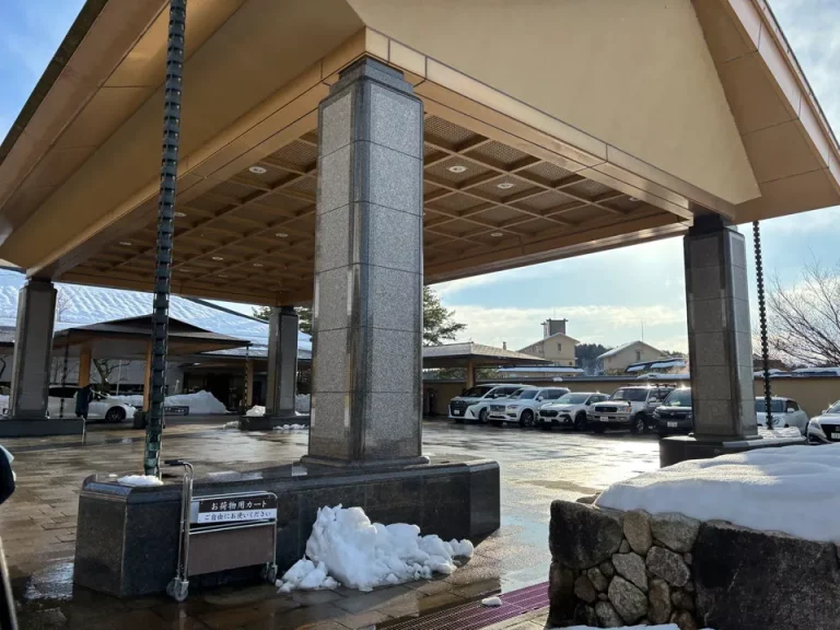 ホテルエントランス外観③