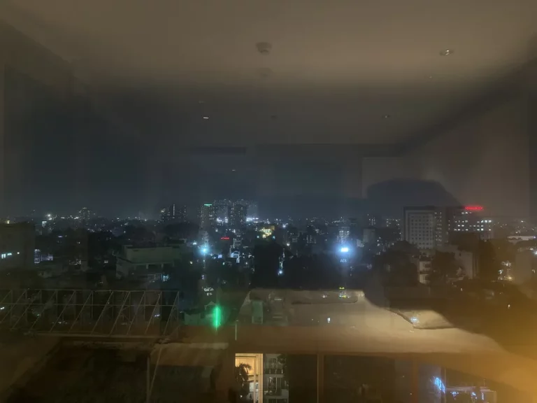 部屋からの眺望(夜間)