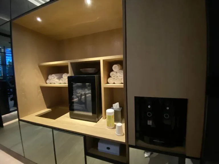 ジムでは冷たいタオルや、普通のタオル、消毒グッズもあります。