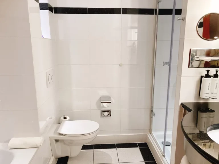 バスルーム全景別方向