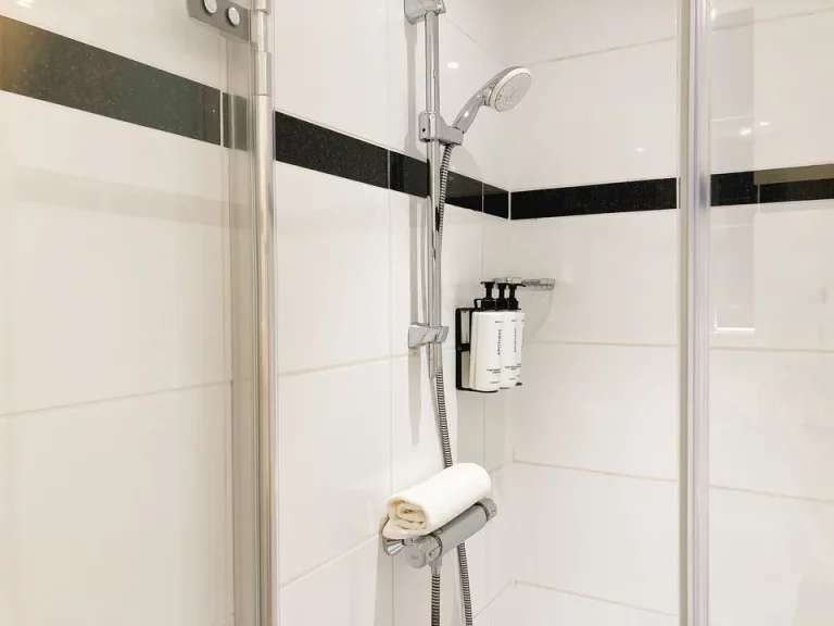 シャワールーム開いた状態