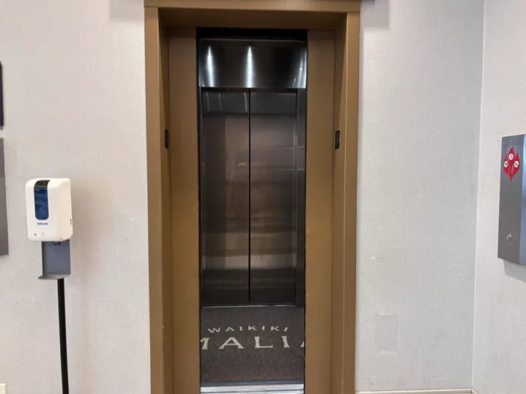 エレベーター・廊下_ワイキキ マリア(4)