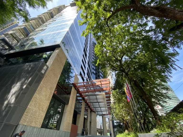 2ホテル全体です。大通りに面した高層ホテルです。