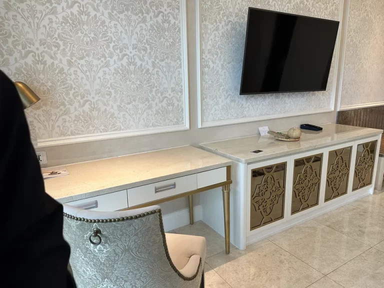 ベッド方向からテレビ