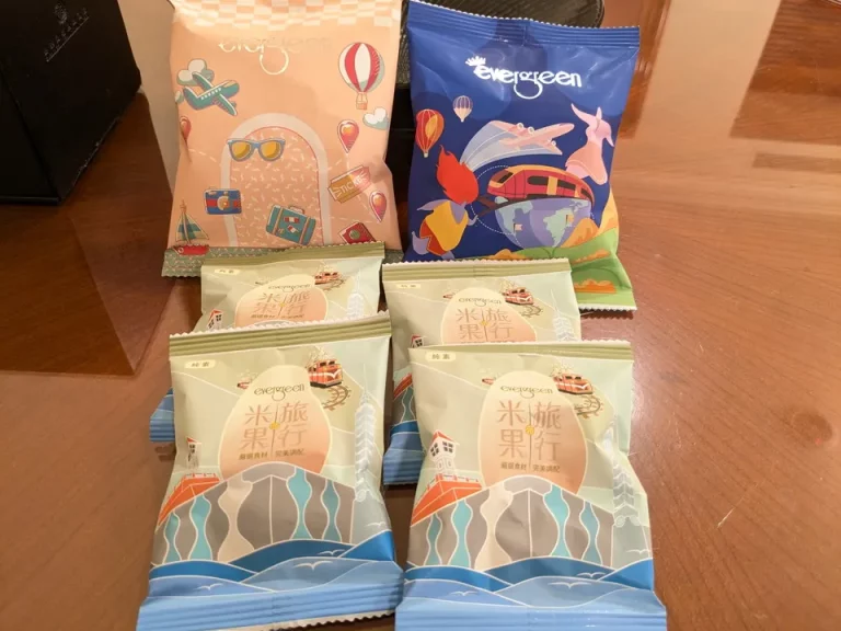 ダイニングテーブルのお菓子