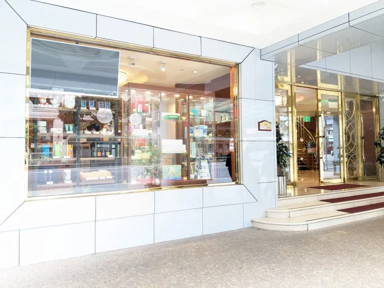 エントランス横にギフトショップ