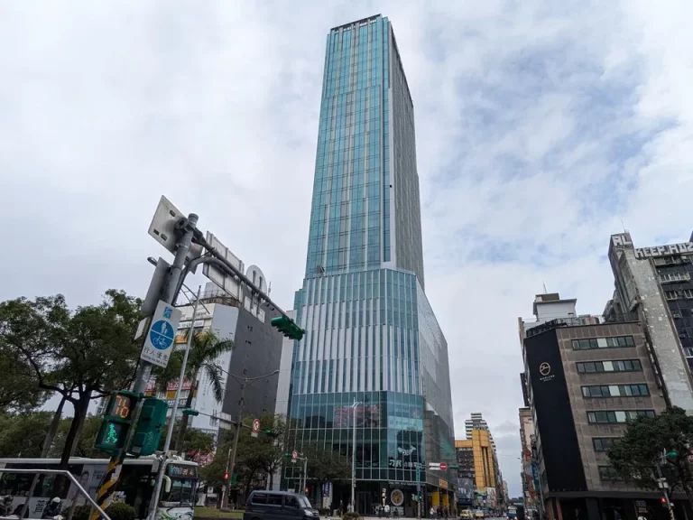 建物外観(東側から)