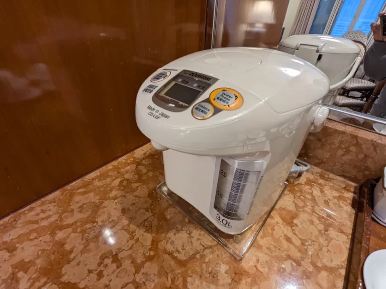 日本のメーカーのポット