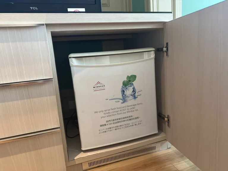 冷蔵庫(閉じた状態)