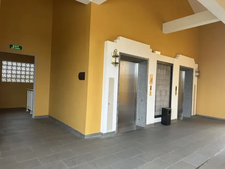 客室階エレベーターホール