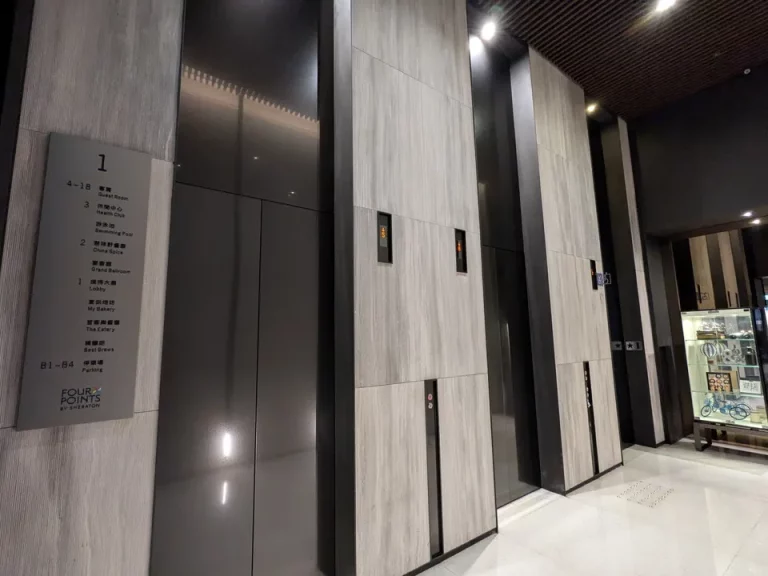 エレベーターホール外観フロント階