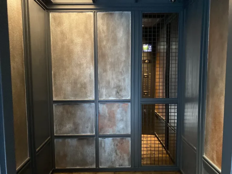 エレベーター内観です。