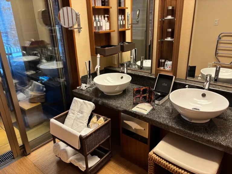 バスルーム入口から