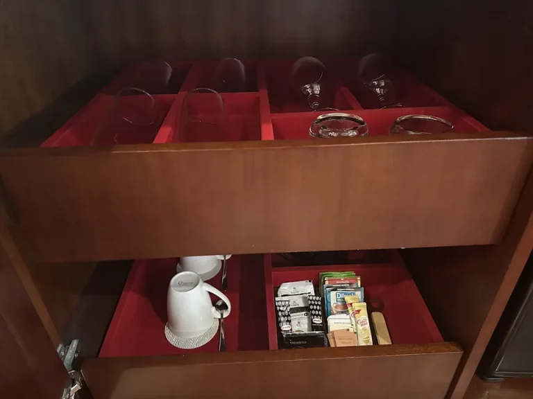 ミニバーグラスカフェコーナー