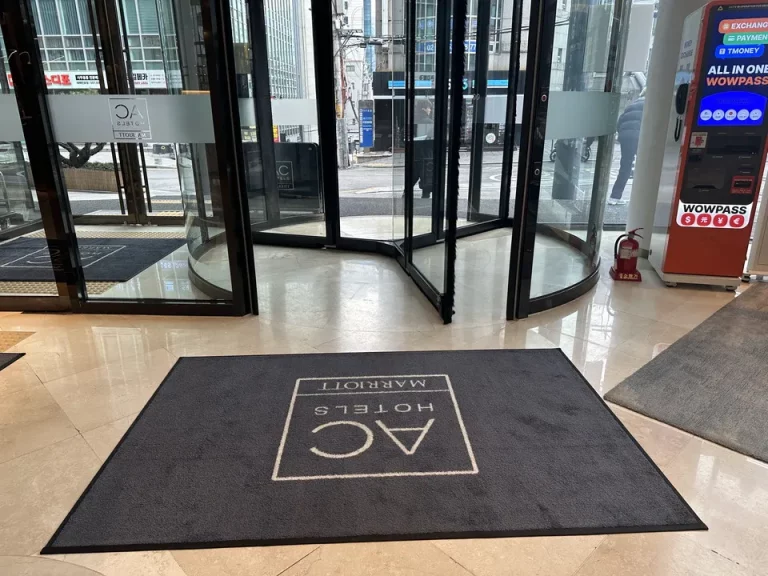 エントランス内観