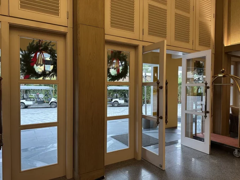 エントランス内観