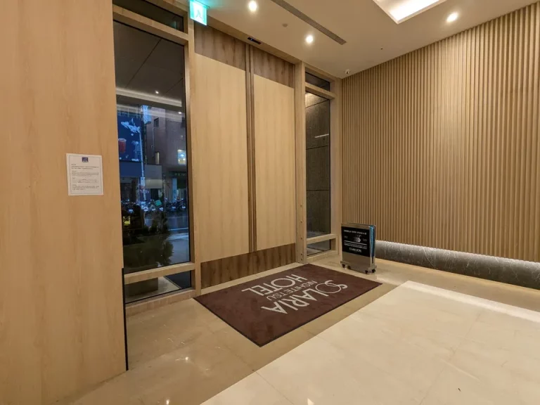 エントランス内観