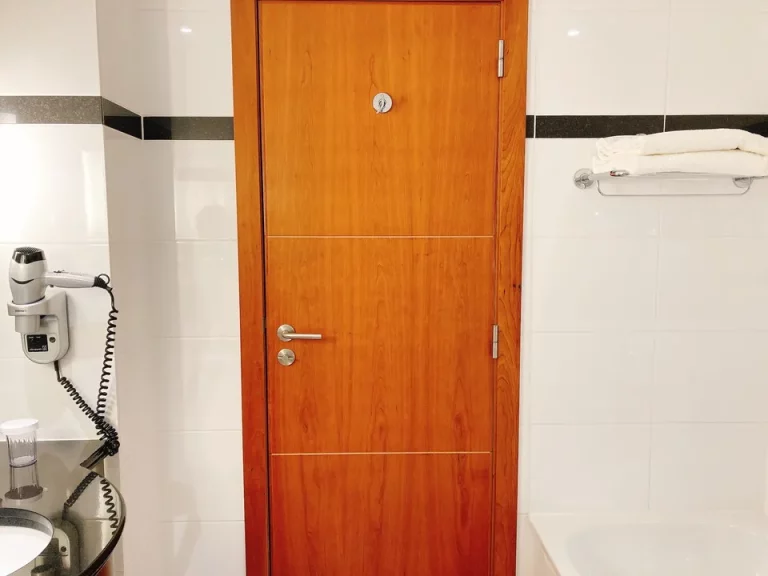 バスルーム内から入り口