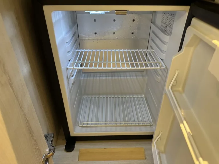 冷蔵庫(開)