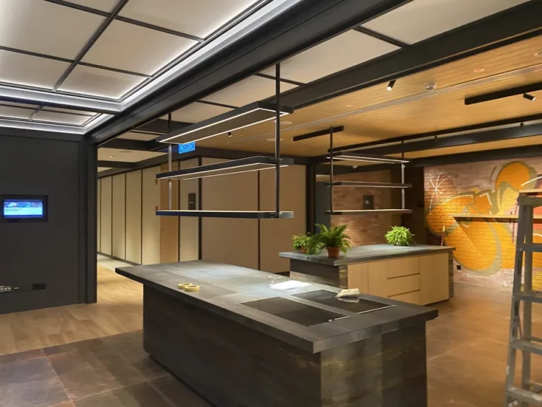 1階イベントスペース。キッツチン付きのスペースもあるようです。