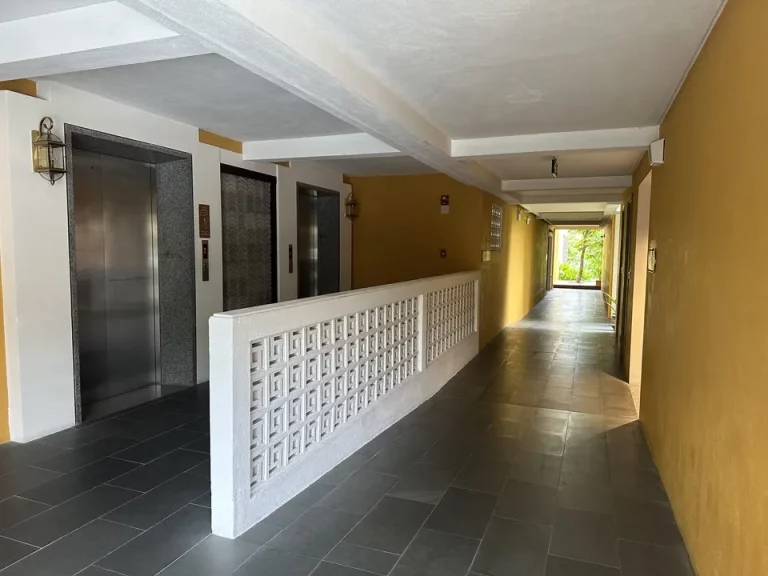 エレベーターホールフロント階