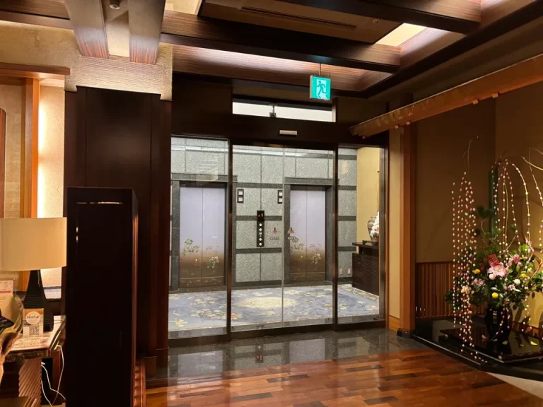 エレベーターホールフロント階