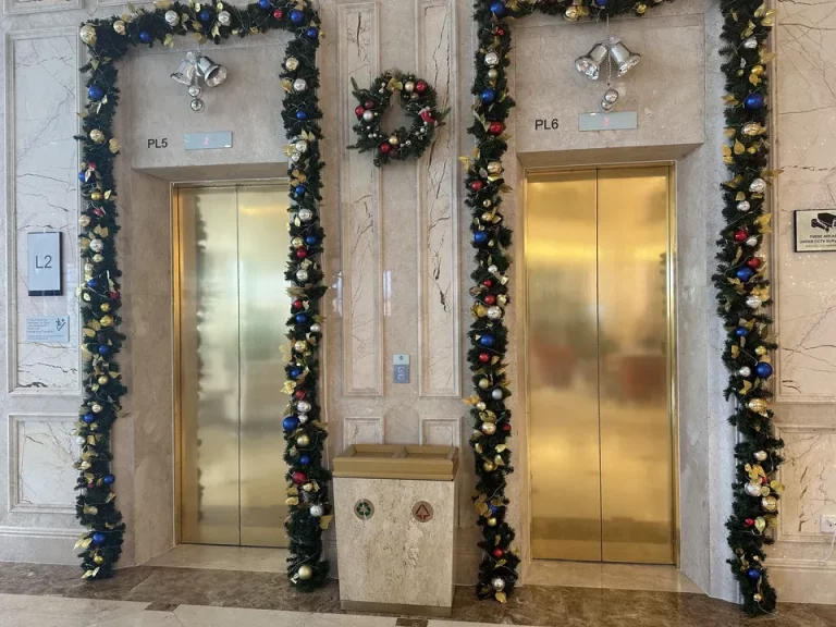 エレベーターホールフロント階