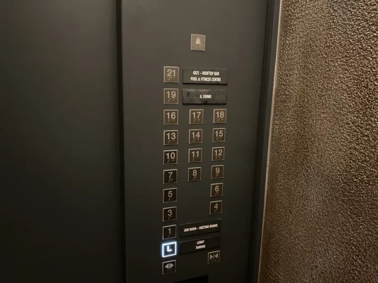 エレベーター階数ボタンです。