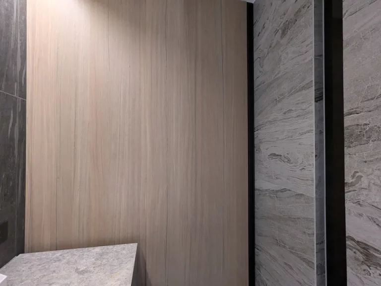 トイレはもちろん、洗面所も扉があり閉めれます