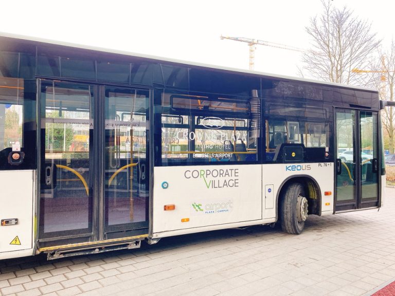 空港シャトルバス