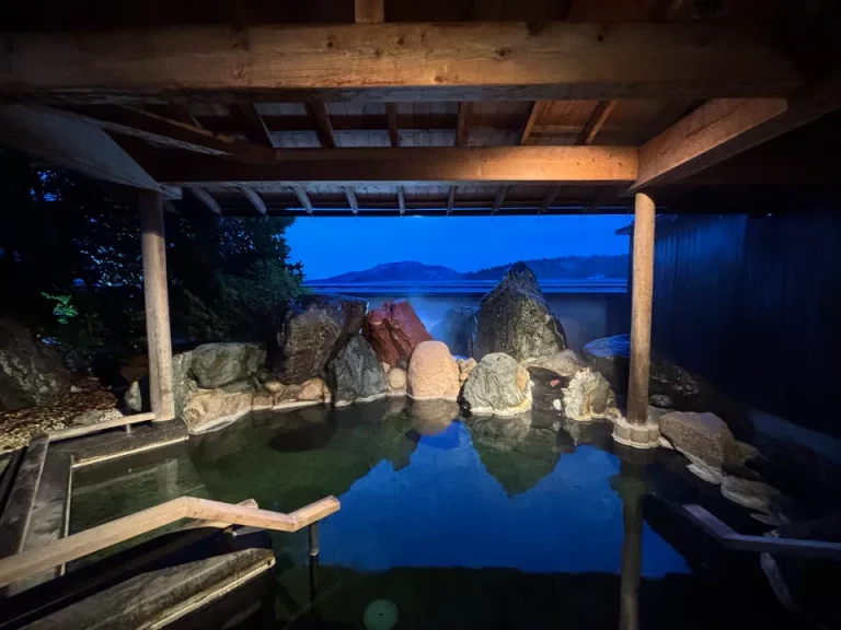 本館貸切露天風呂(2)