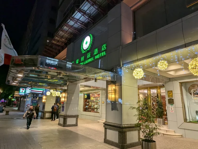 エントランス外観(1)