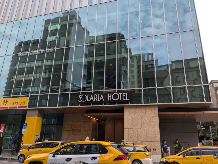 エントランス外観(1)