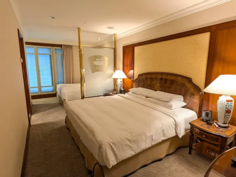 客室全体窓際方向