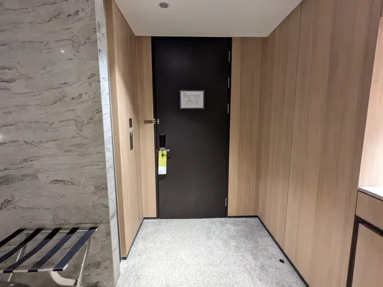 客室入口内観ドア