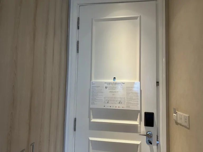 客室入口内観ドア