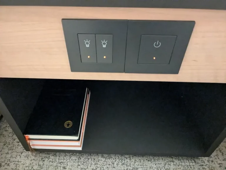 ベッドサイドのスイッチ