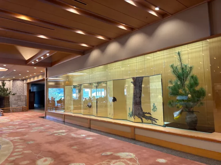 本館エントランス内観