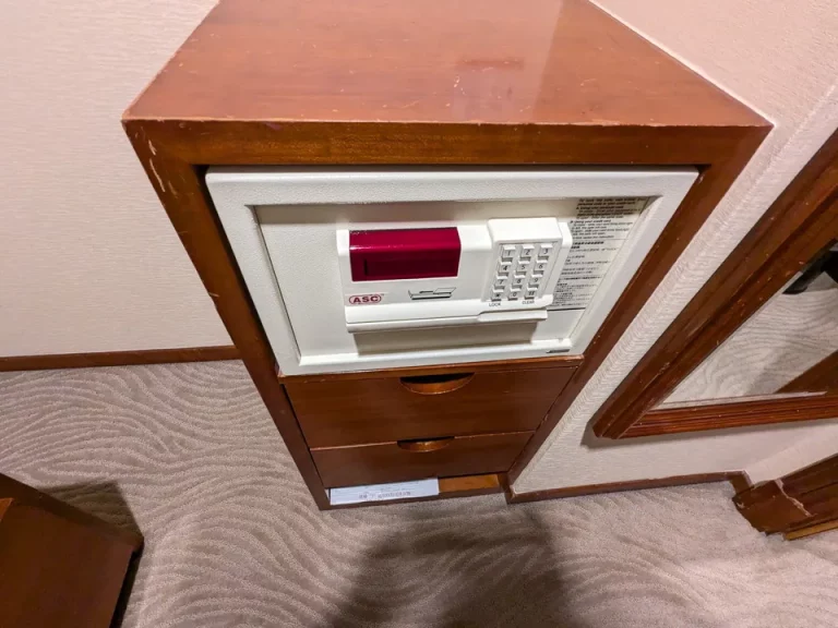 ウォークインクローゼット内セキュリティボックス閉じた状態