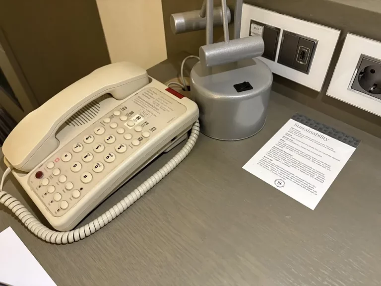 電話とコンセント