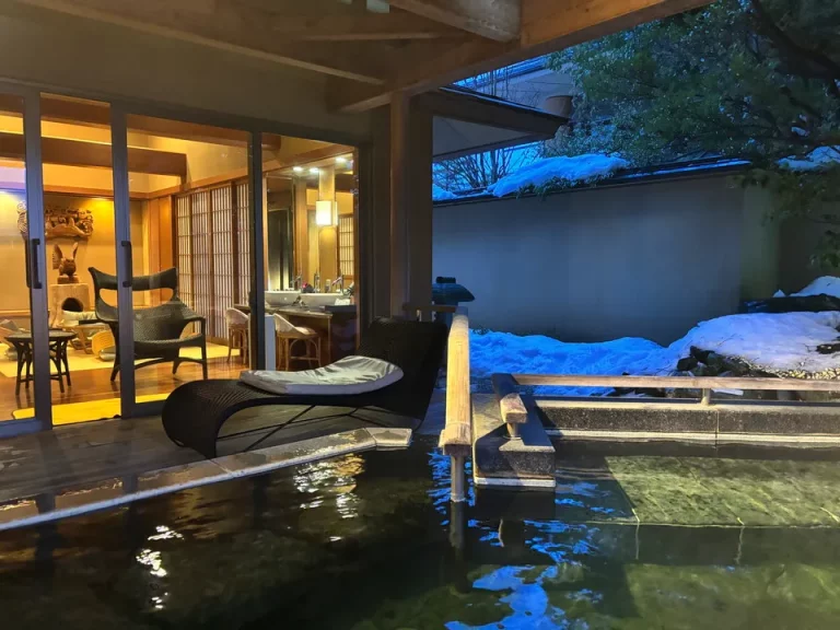 本館貸切露天風呂から中