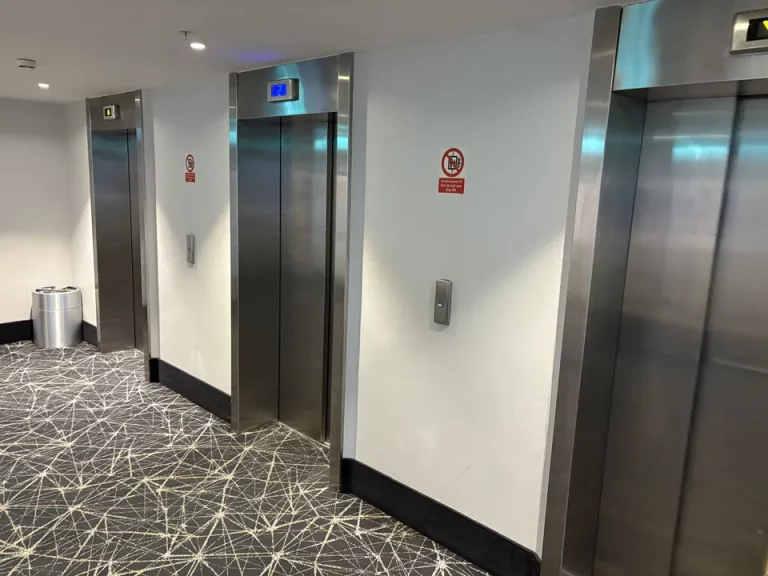 エレベーター 客室