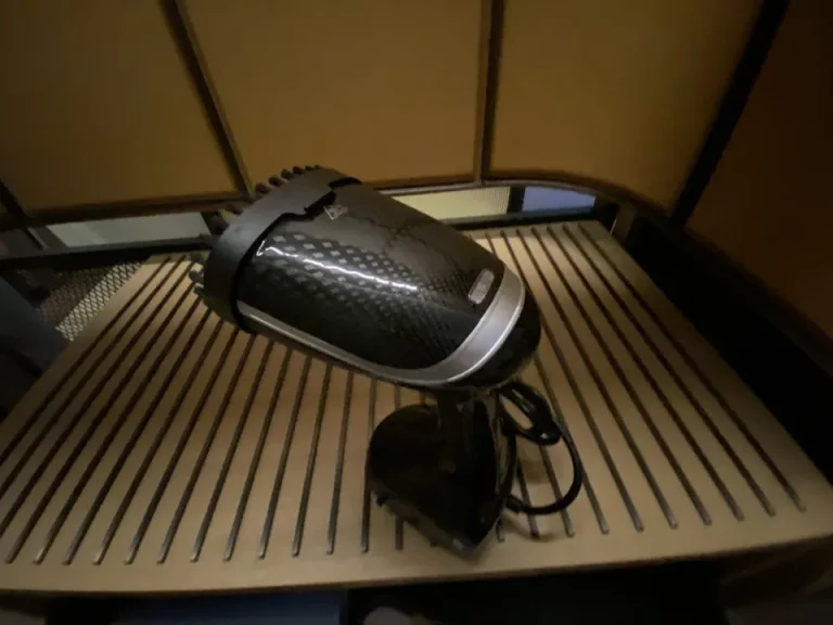 洋服用のスチーマー、皺伸ばし。