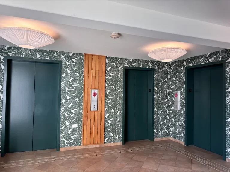 エレベーター・廊下_ワイキキ マリア