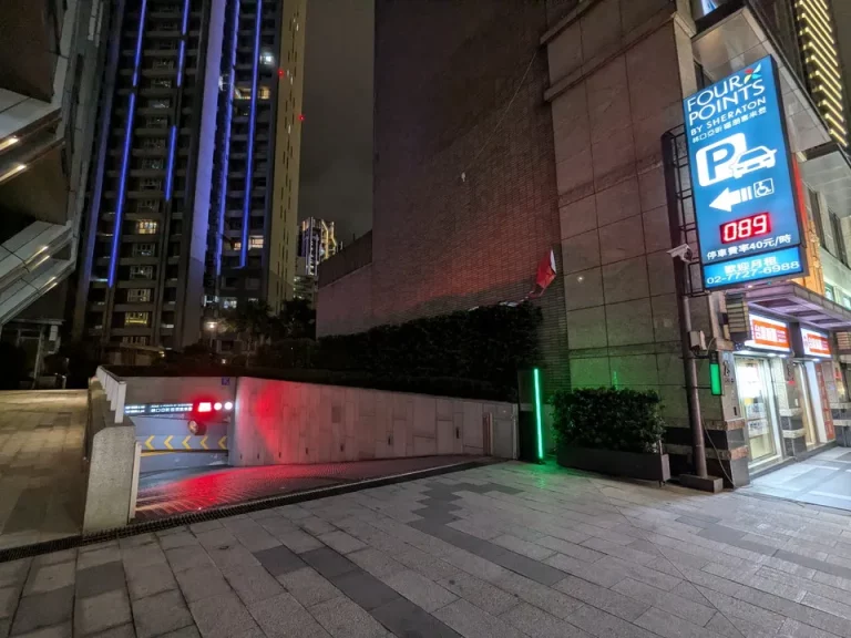 地下駐車場(宿泊者は無料)