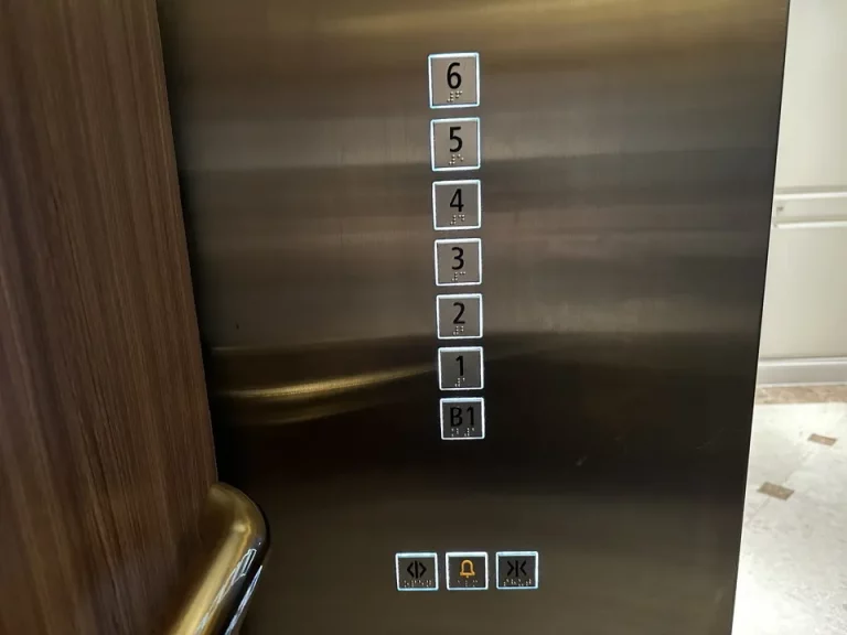 エレベーター階数ボタン